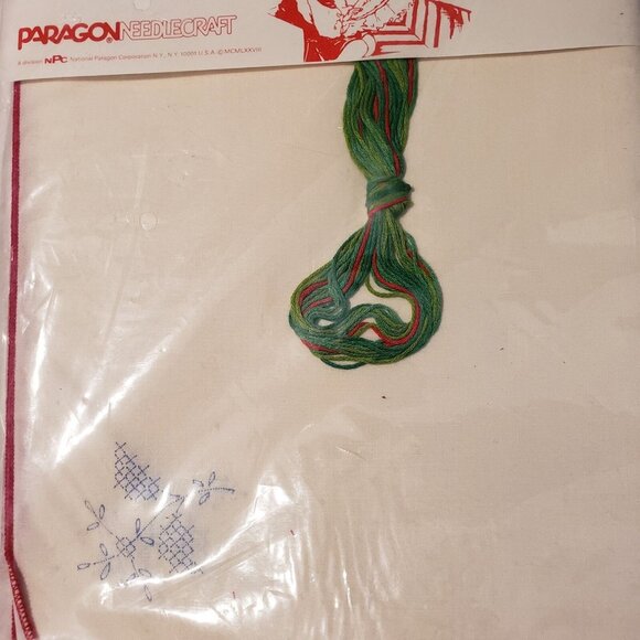 Paragon Needlecraft Kit 6441 CHRISTMAS GREENERY 4 Napkins Vintage Fiber Art - Picture 8 of 8